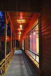 夜晚长廊