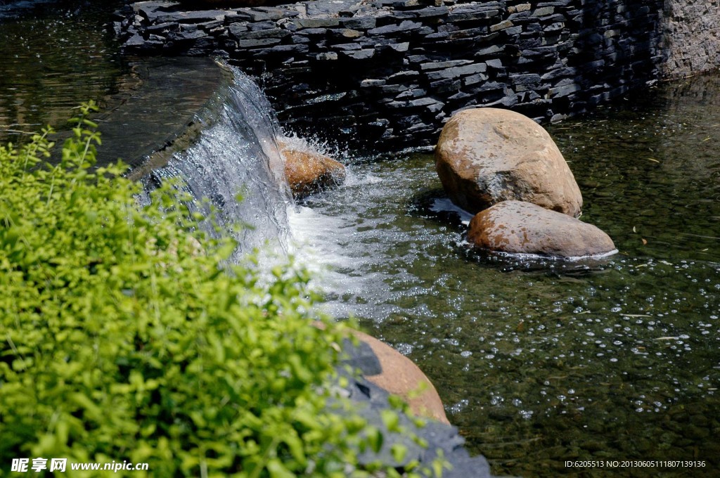 溪水