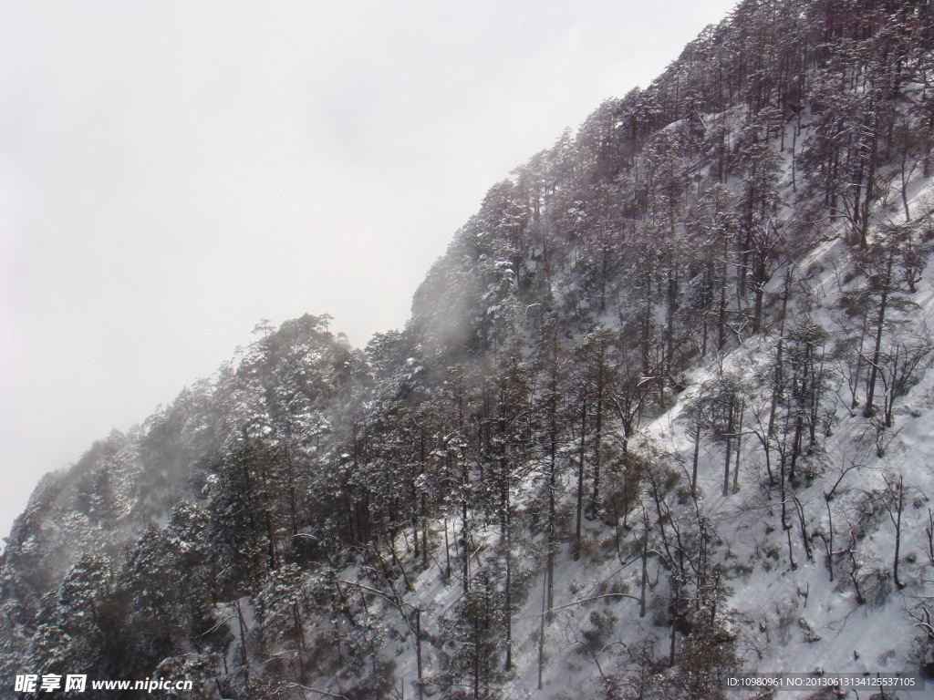 峨眉山雪景