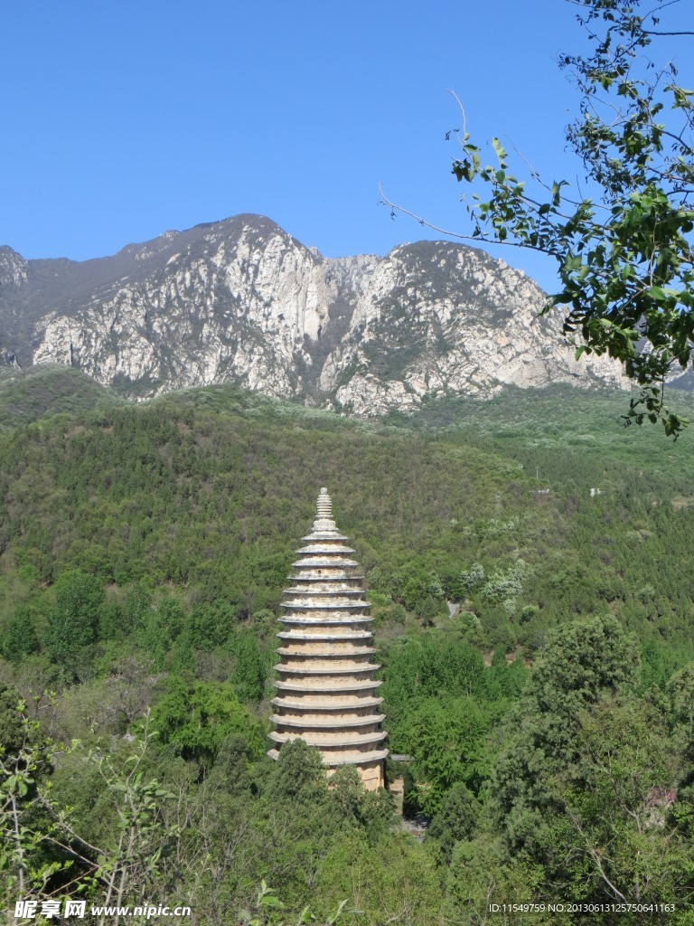 嵩门及嵩岳寺塔风光