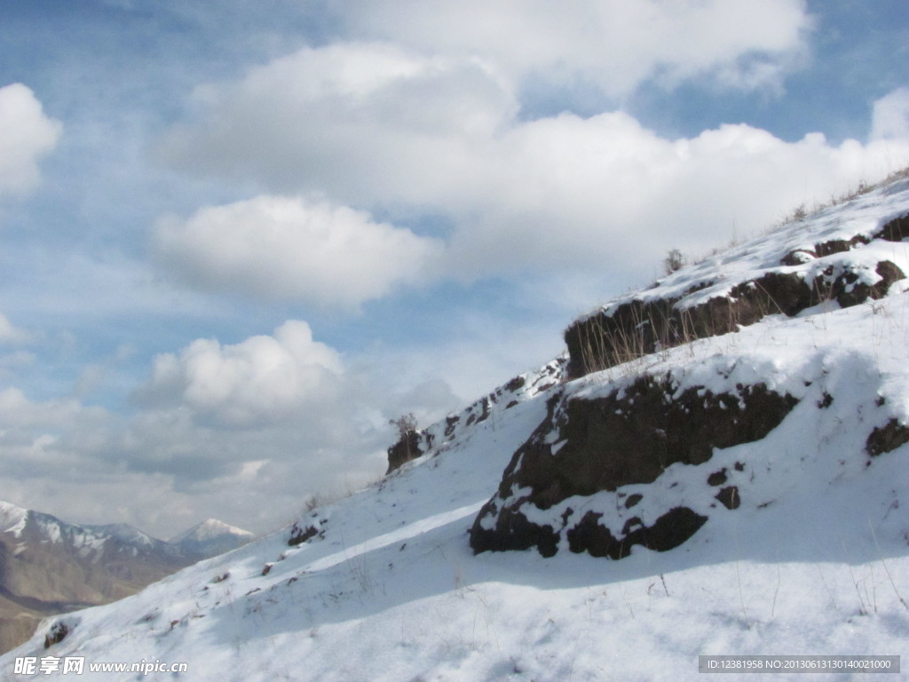 甘肃夏河雪山风景