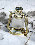 雪中油灯
