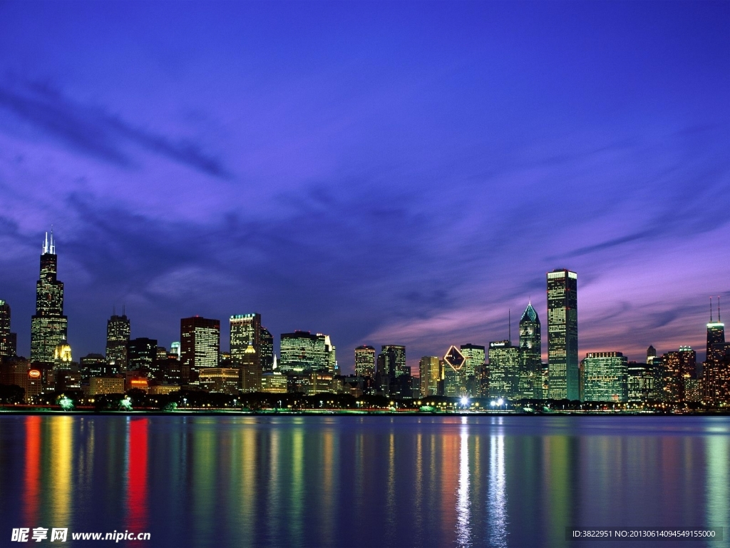 城市夜景倒影