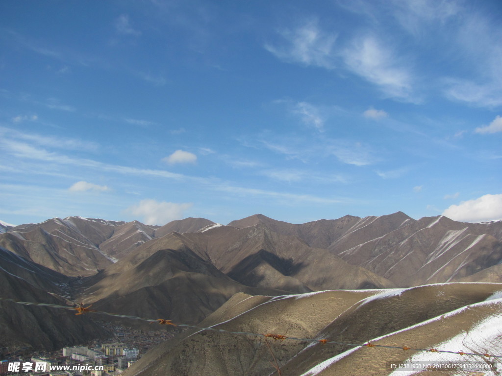 夏河雪山上的风景