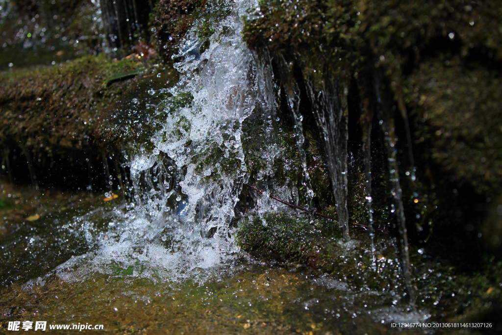 泉水 溪流