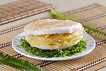 烧饼夹菜