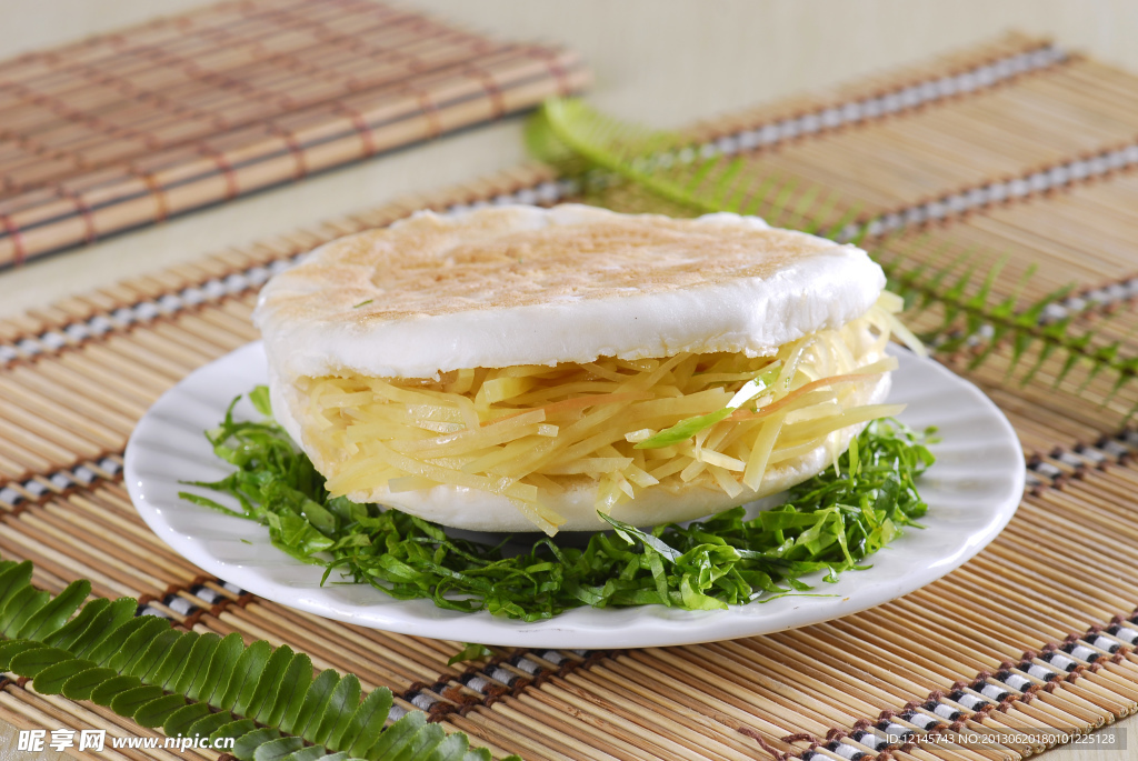 烧饼夹菜