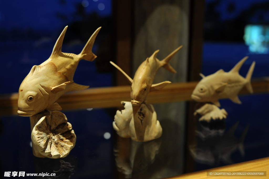 马代拉姆岛海鱼木雕