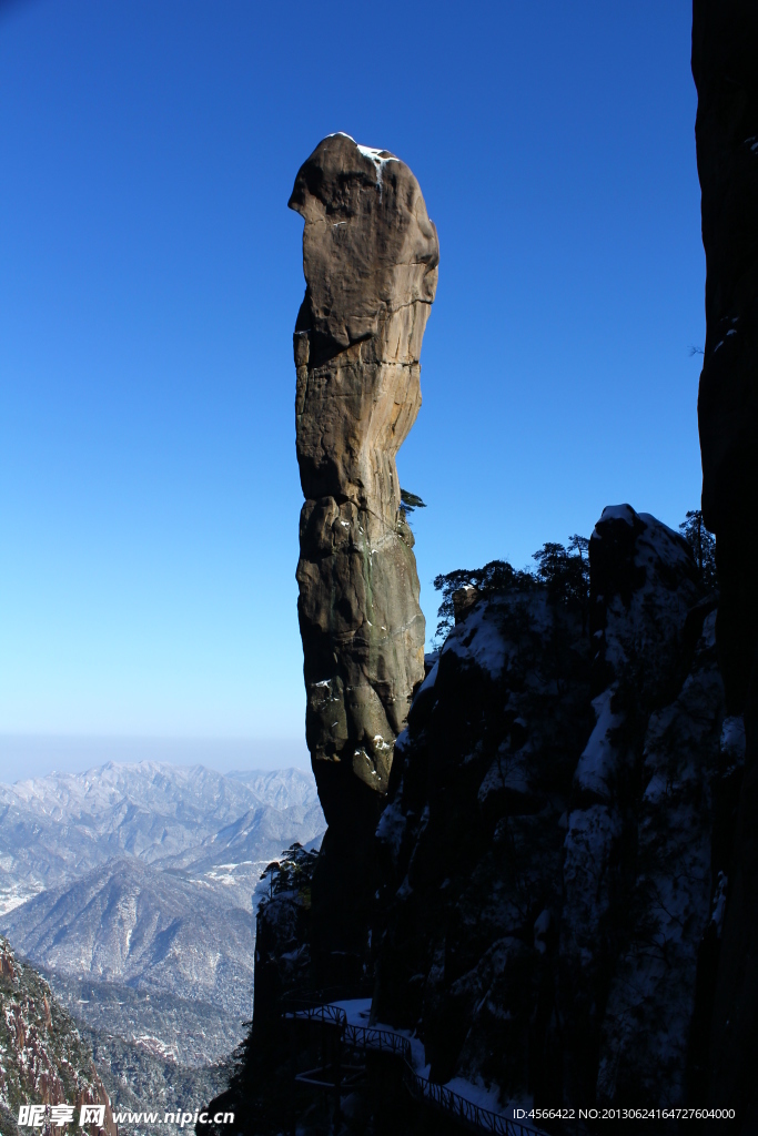 巨蟒出山