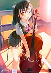 拉提琴的少女