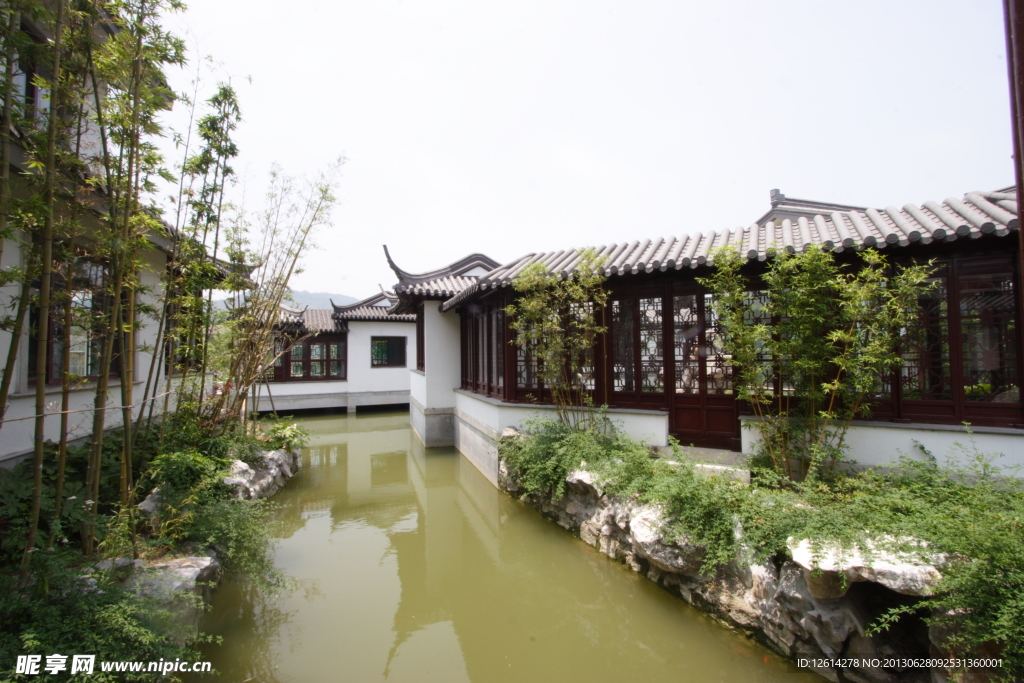水边庭院