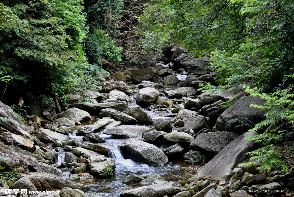 山间小溪