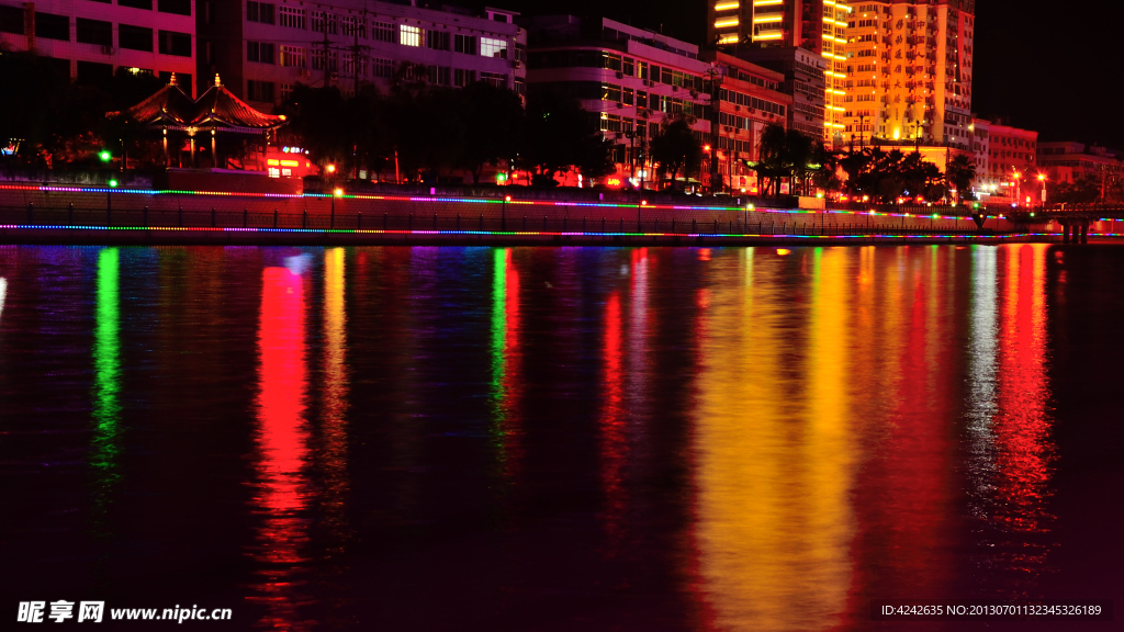 小县城夜景