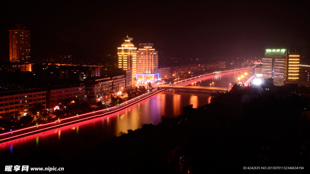 小县城夜景