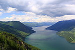 湖水青山