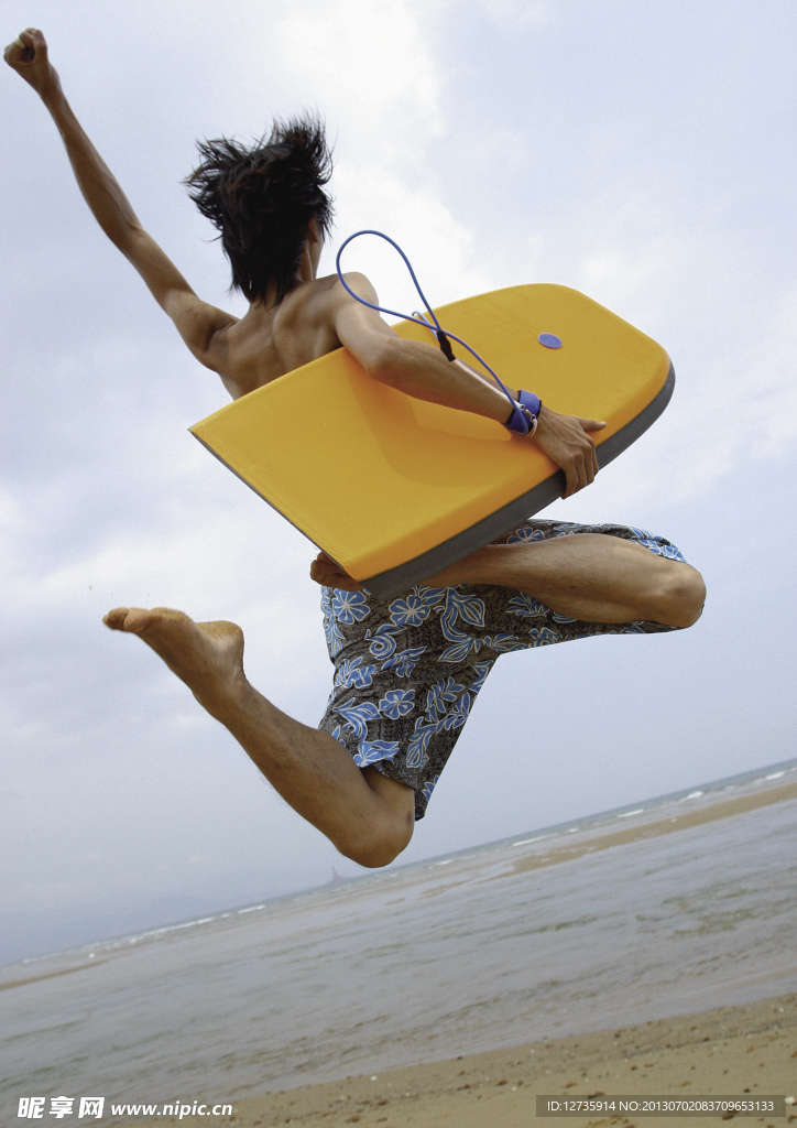 夏日海边冲浪