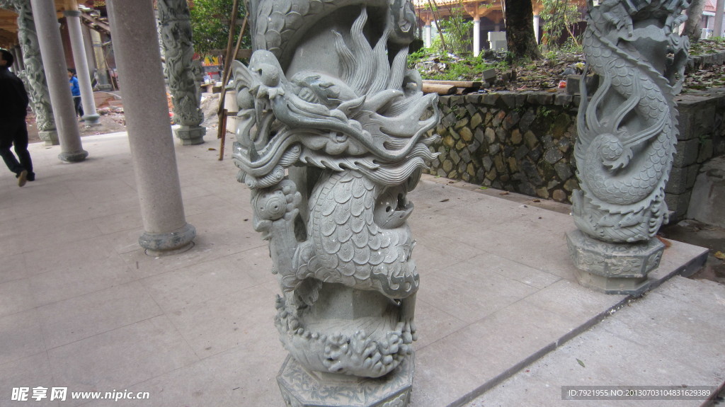 龙柱