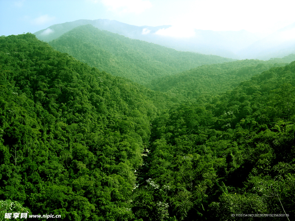 青山 蓝天 山顶