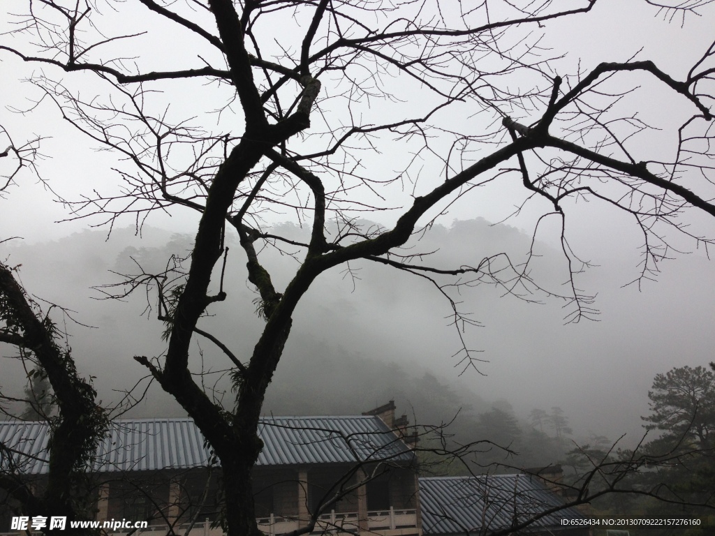 云雾缭绕的黄山