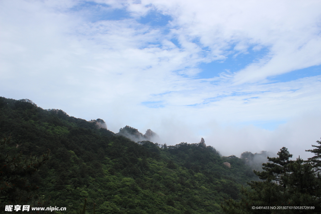 黄山飞来石