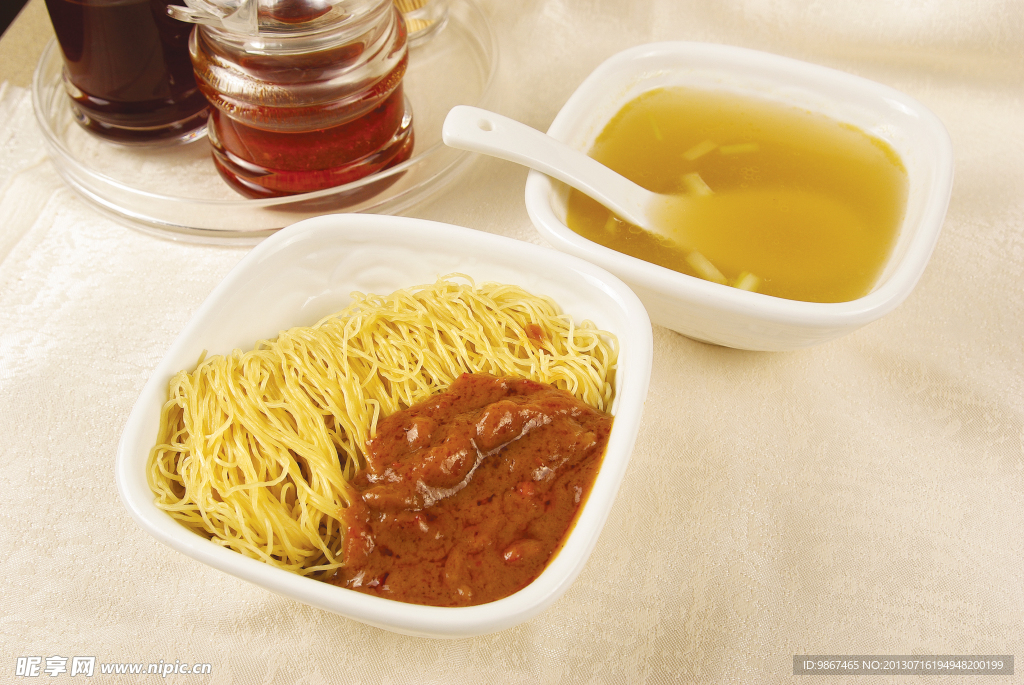 面 粉辣酱面 冷面