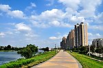泉河岸边