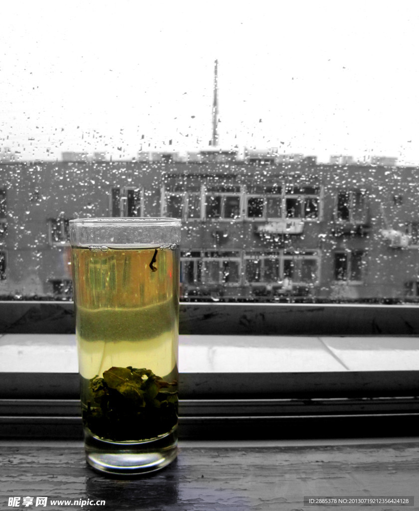 窗外雨夜绿茶