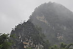 雨中山色