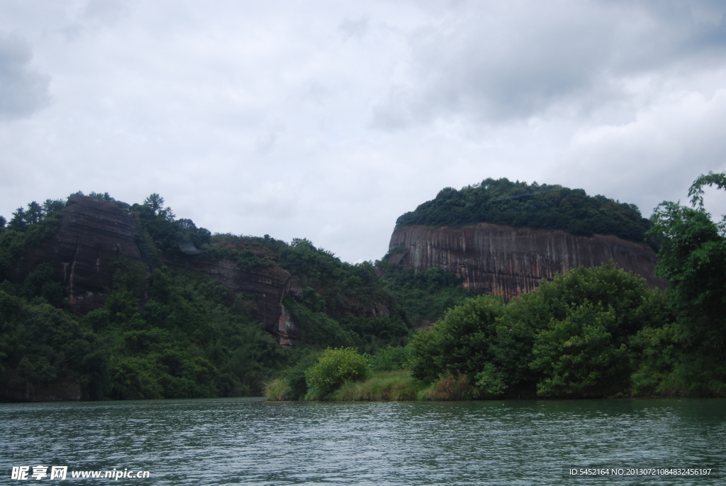 高山 湖水