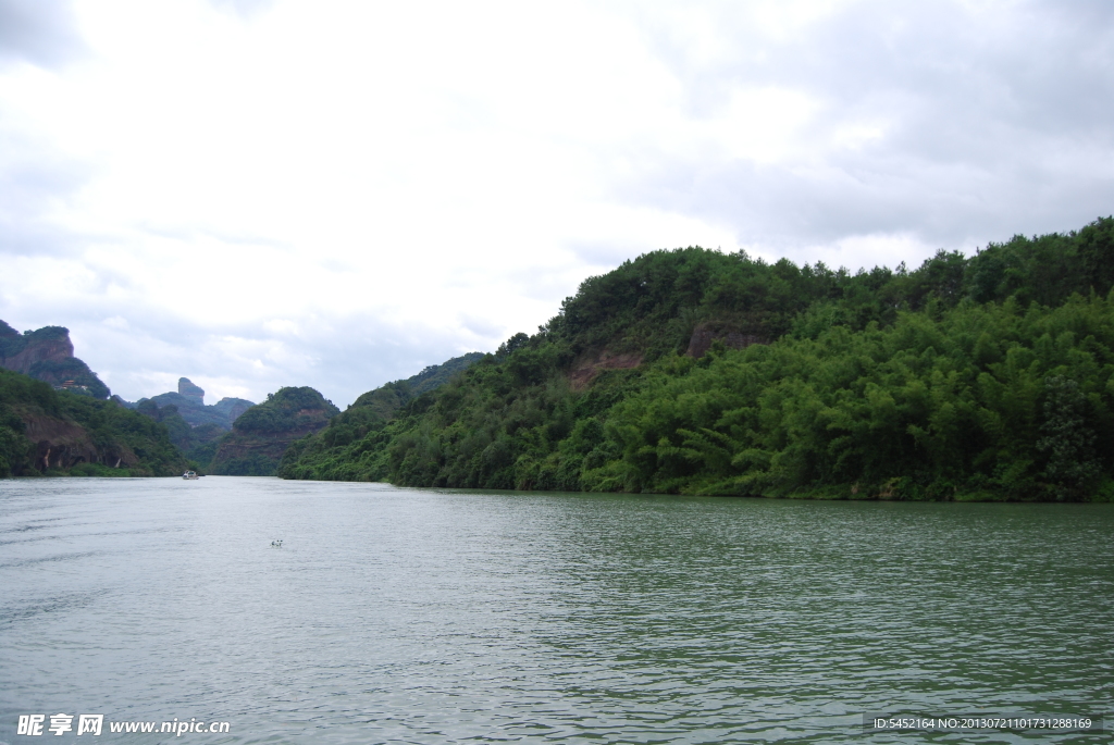 青山 碧水