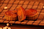 莲蓉蛋黄月饼