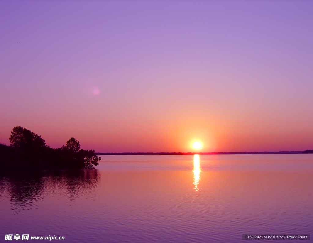 夕阳湖泊