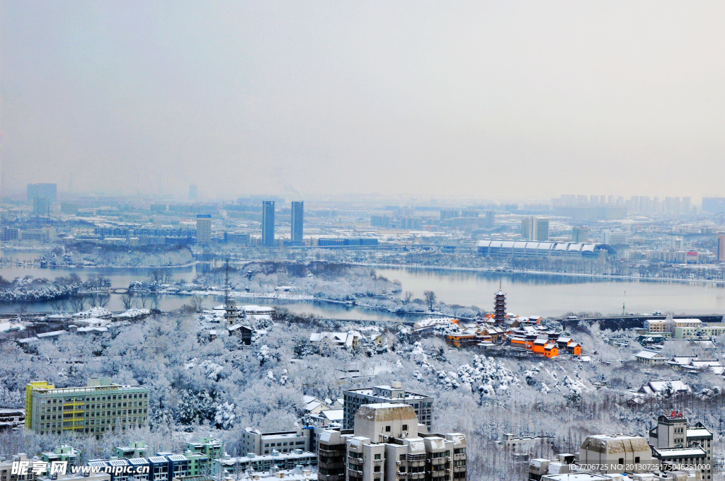 城市雪景