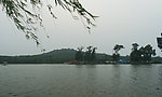 莲花湖和凤冠山