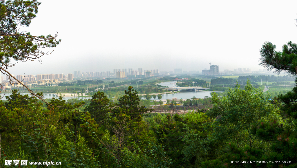 凤冠山向南俯瞰全景图