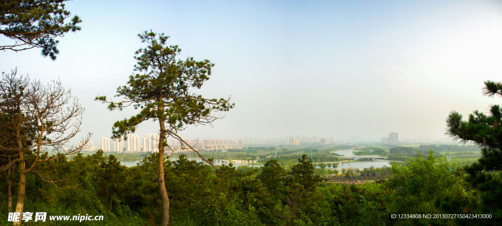 凤冠山向南俯瞰全景图