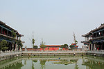 寺庙池塘