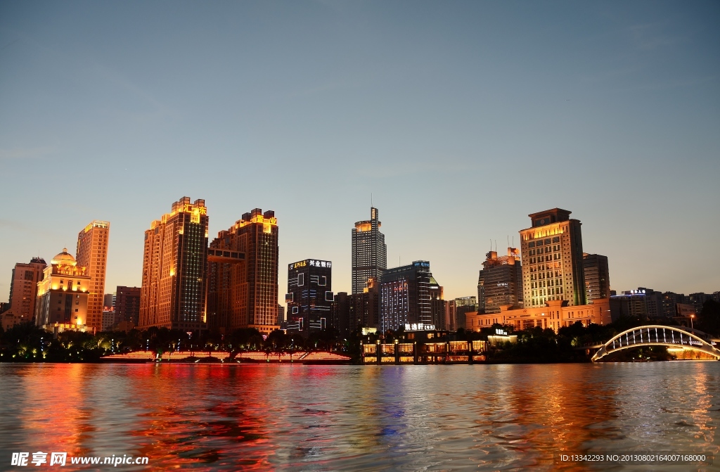 民歌湖夜景