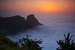 山峰晚霞