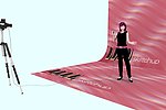发布会的时尚女性