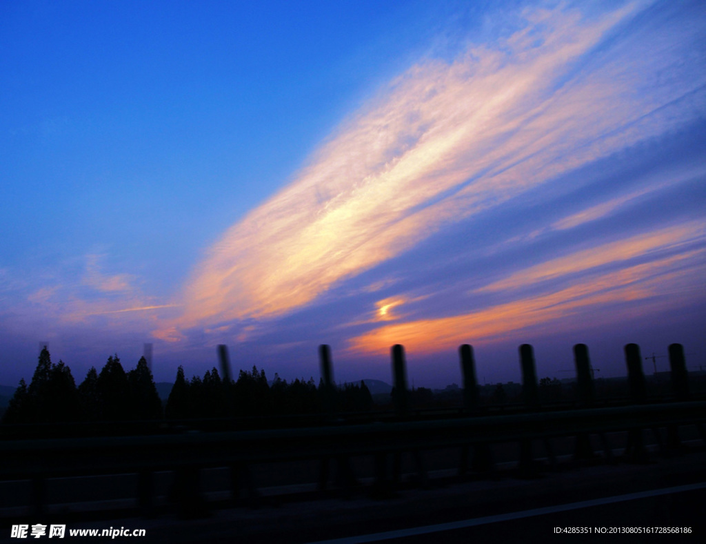 夕阳烟囱
