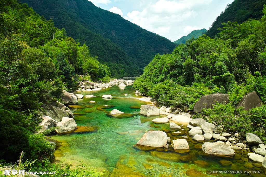山谷小溪