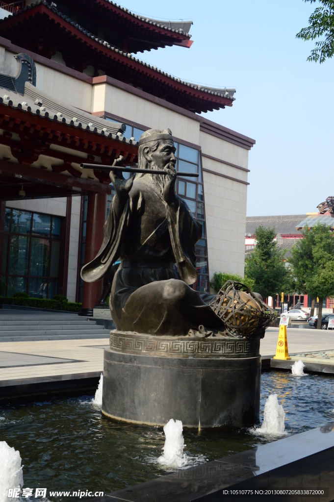 雕塑 吹笛