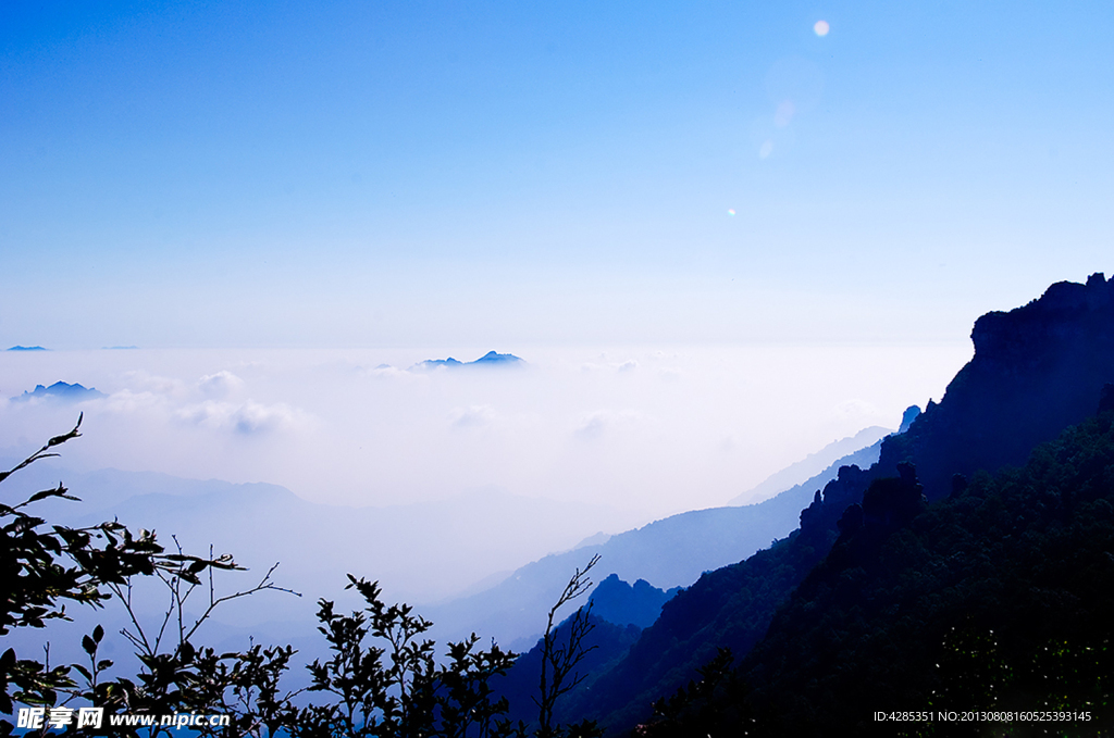 白云山峰