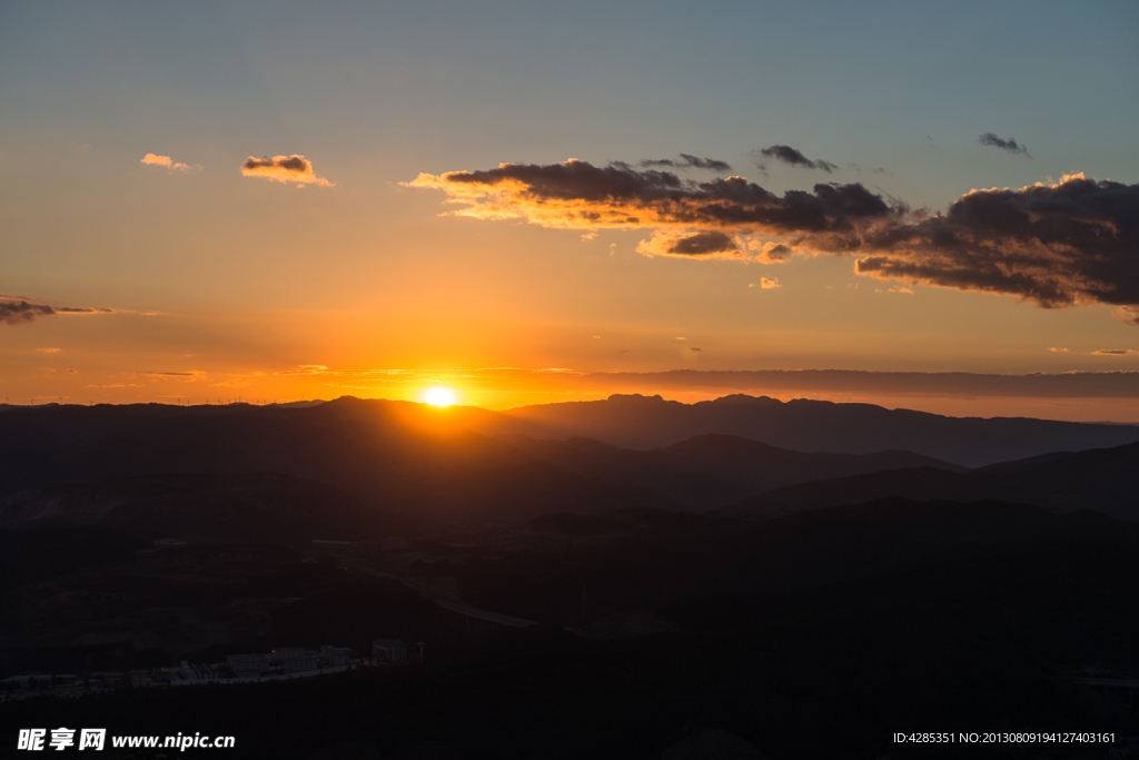 夕阳山峰