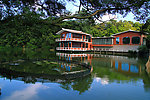 公园楼阁湖泊