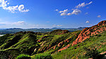 蓝天白云山峰
