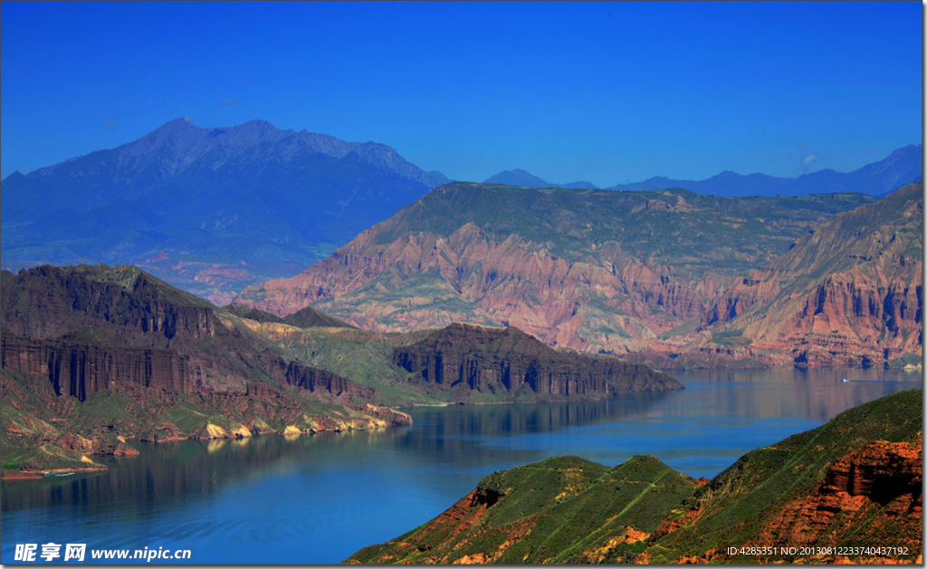 蓝天水库大山