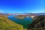蓝天湖泊大山