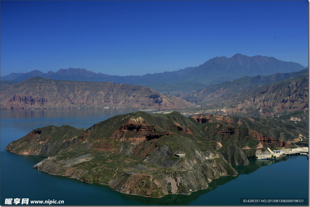 湖泊大山